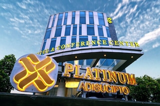 プラチナム アジスチプト ホテル & カンファレンス