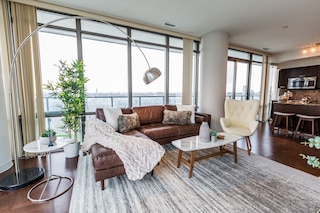 クイックステイ - ラグジュアリー オン ベイ ストリート (ヤング & ブロアー)