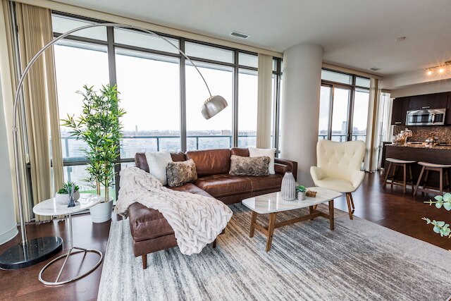 クイックステイ - ラグジュアリー オン ベイ ストリート (ヤング & ブロアー)