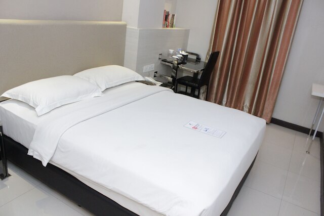 バース ライト ホテル ガジャ マダ