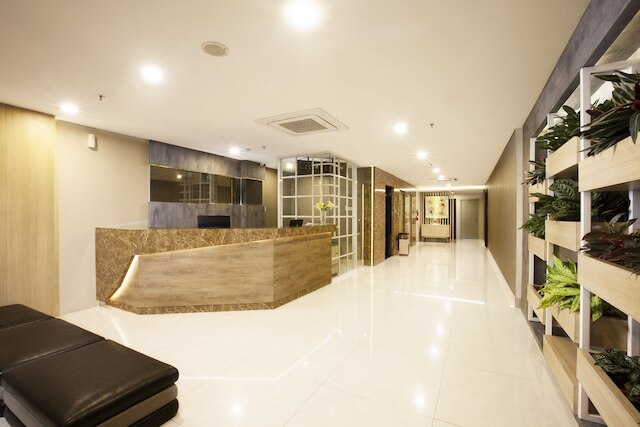 バース ライト ホテル ガジャ マダ