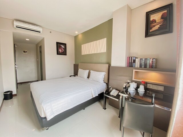 バース ライト ホテル ガジャ マダ