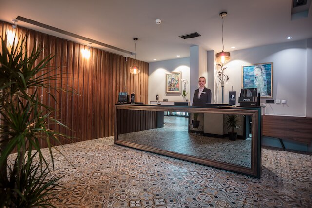 パーク ホテル & スパ