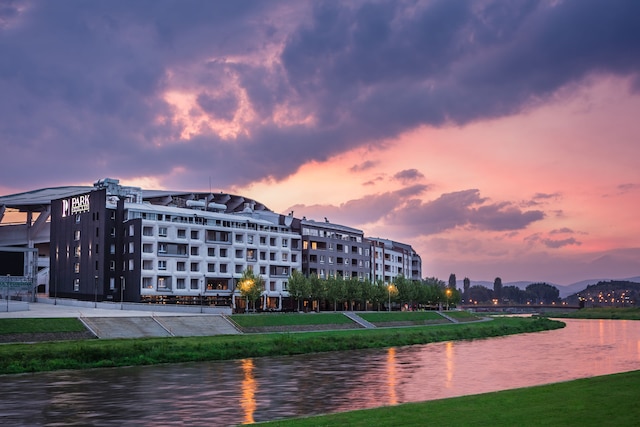 パーク ホテル & スパ