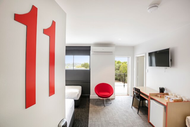 ナイトキャップ アット キャンプ ヒル ホテル