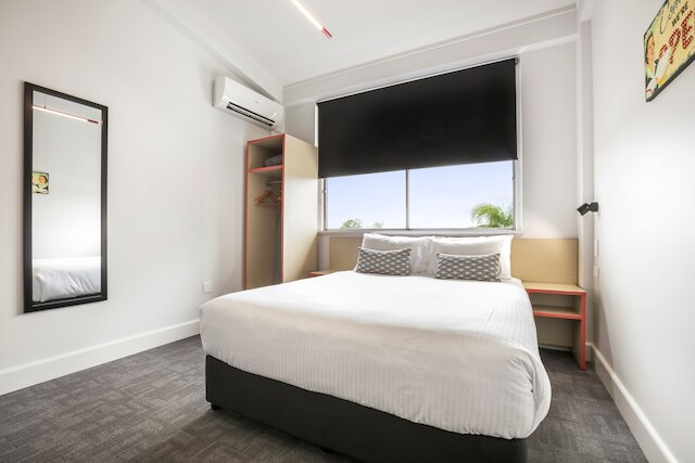 ナイトキャップ アット キャンプ ヒル ホテル