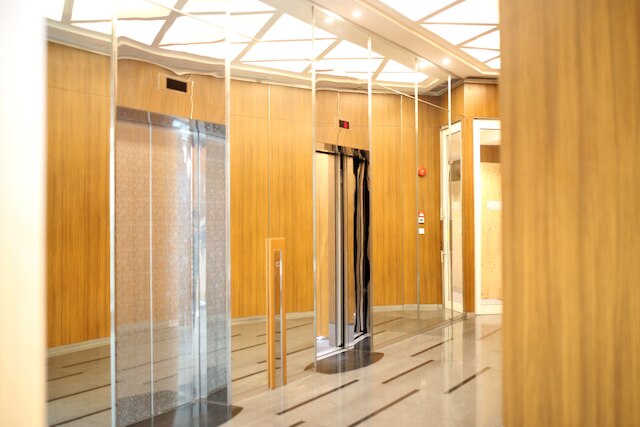 ヴォーテクス スイート KLCC、アダリス