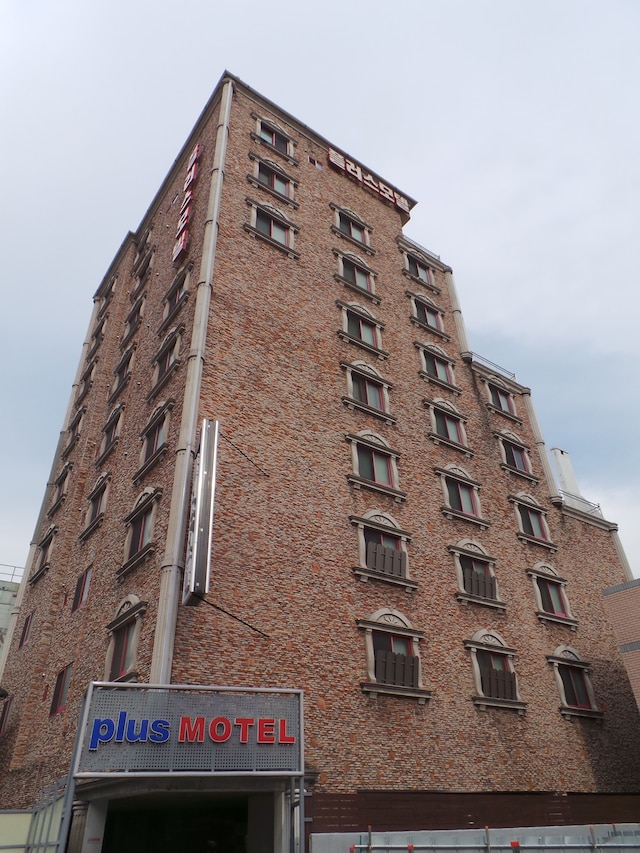 プラス モーテル