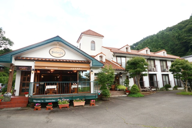 ホテル & レストラン イエスタディ