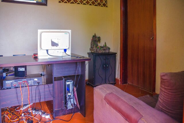 ホテル ゴリラズ ネスト エンテベ