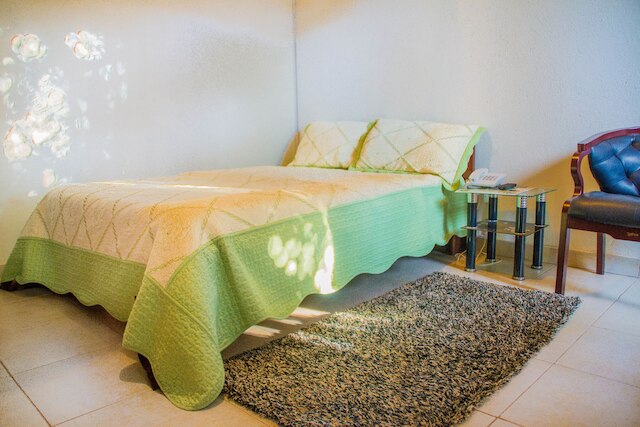 ホテル ゴリラズ ネスト エンテベ