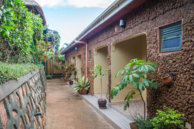 ホテル ゴリラズ ネスト エンテベ