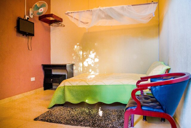 ホテル ゴリラズ ネスト エンテベ