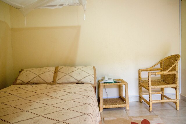 ホテル ゴリラズ ネスト エンテベ