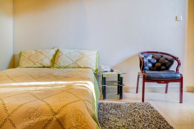 ホテル ゴリラズ ネスト エンテベ