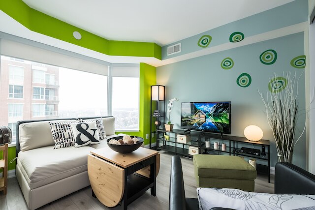 クイックステイ - ヨークビル ドリーム (ヤング & ブロアー)