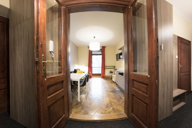 M57 バイ セルフサービスドアパートメント