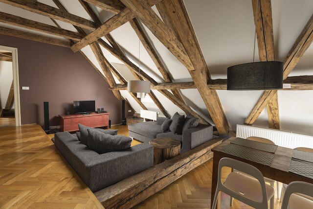 スリー ゴールデン クラウンズ アパートメンツ