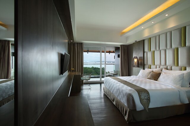 ザ クリスタル ラグジュアリー ベイ リゾート ヌサドゥア