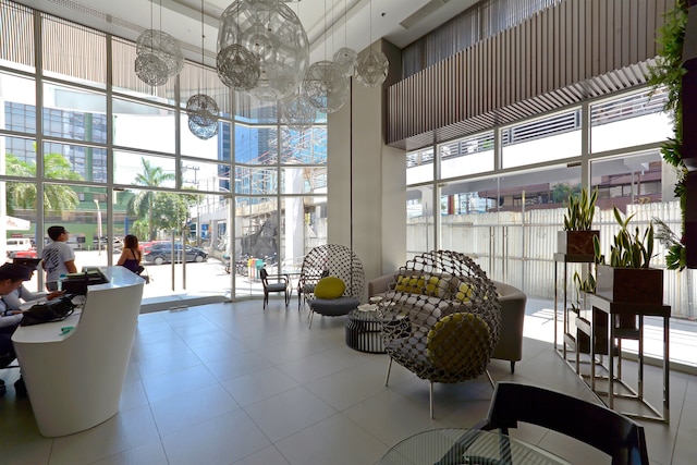 カレンシー サービスド スイーツ