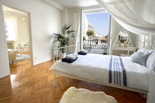 オペラ シティ センター アパートメンツ