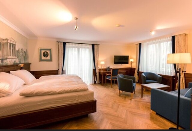 ホテル & ガストシュテッテ ツム エルディンガー ヴァイスブロイ