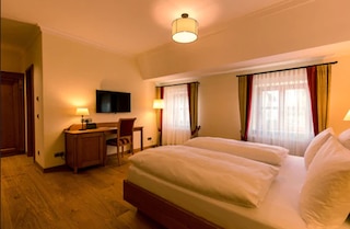 ホテル & ガストシュテッテ ツム エルディンガー ヴァイスブロイ