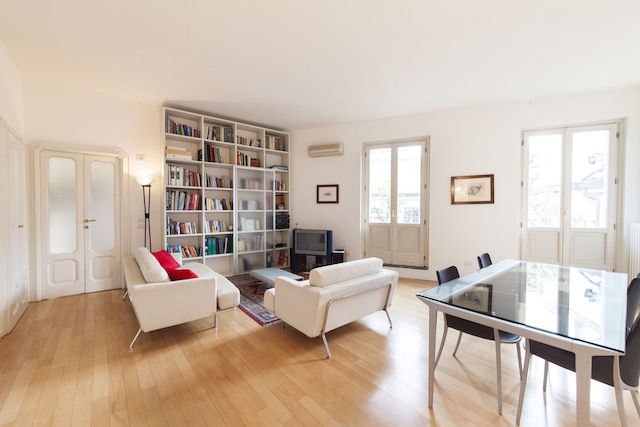 アット ホーム ハート オブ ミラノ - メルカンティ