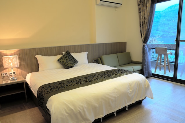 レイクサイド 46 (湖畔 46 民宿)