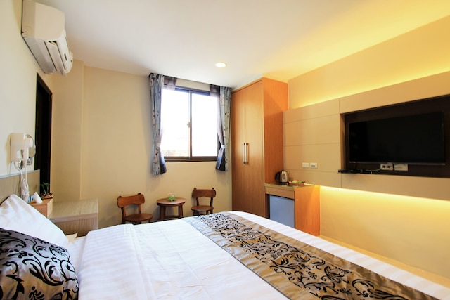 レイクサイド 46 (湖畔 46 民宿)