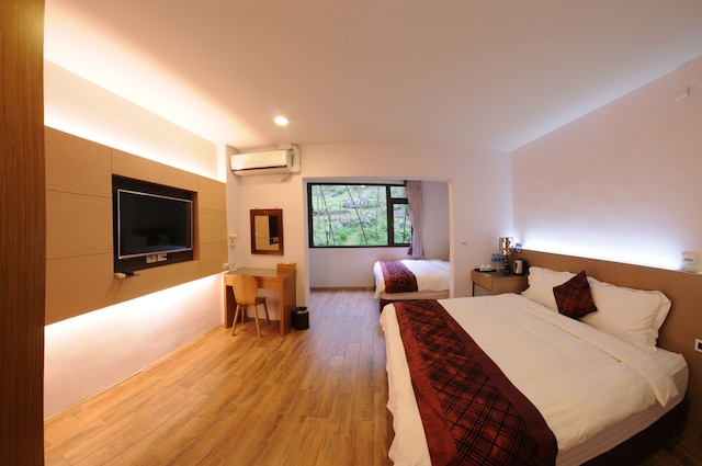 レイクサイド 46 (湖畔 46 民宿)