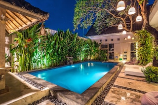 ロカル バリ ホステル