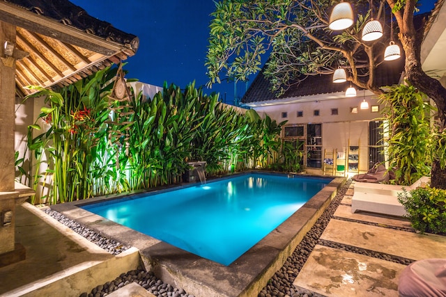 ロカル バリ ホステル