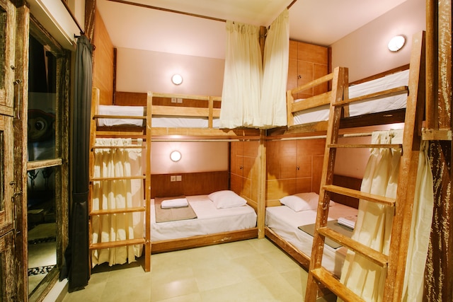 ロカル バリ ホステル