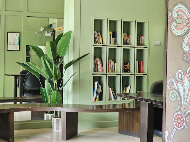 サムウェア トゥ エスケープ - ホームテル