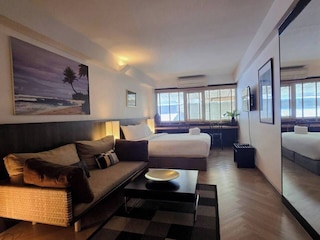 サムウェア トゥ エスケープ - ホームテル