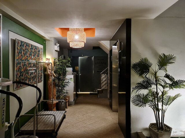 サトーン テラス アパートメント