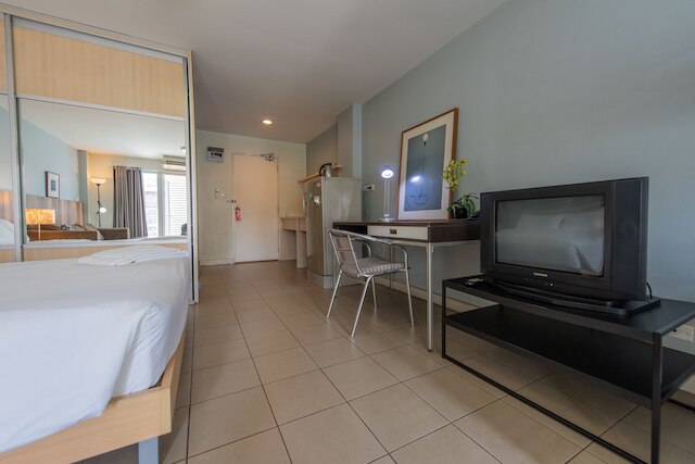 サトーン テラス アパートメント