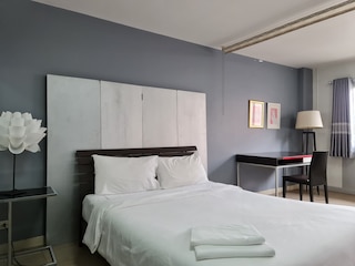 サトーン テラス アパートメント