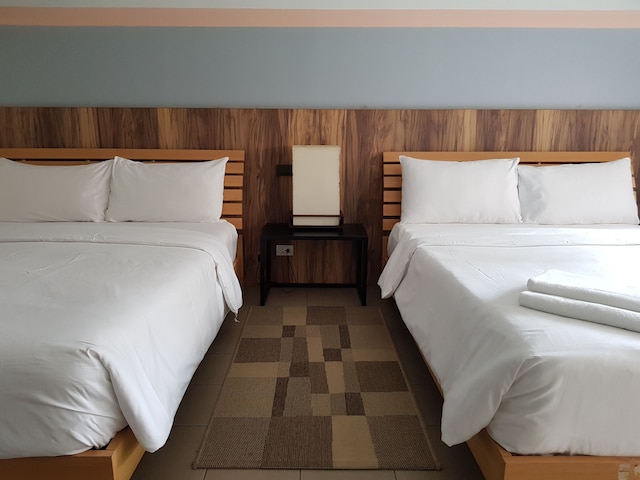 サトーン テラス アパートメント