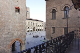 カーサ イゾラーニ ピアッツァ マッジョーレ