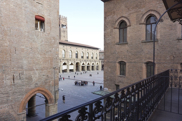 カーサ イゾラーニ ピアッツァ マッジョーレ