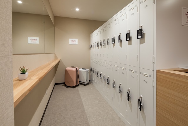 ワイズキャビン大阪難波