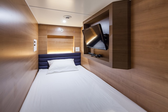 ワイズキャビン大阪難波