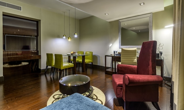 ザ レインツリー ダッカ