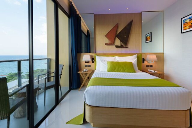 ディープ ブルー Z10 パタヤ