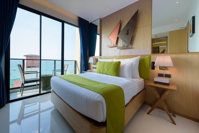 ディープ ブルー Z10 パタヤ