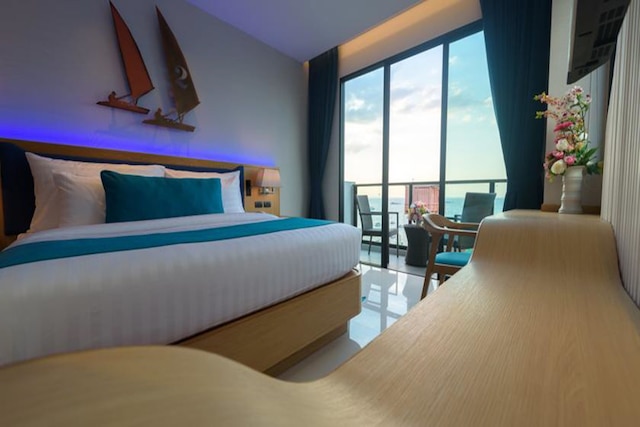 ディープ ブルー Z10 パタヤ