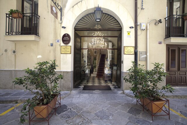 アル ピアッツァ マリーナ B&B