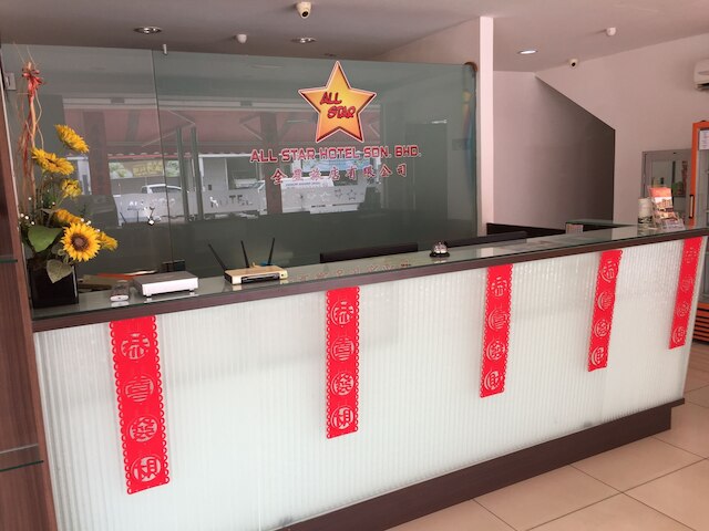 オール スター ホテル ムラカ